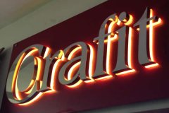 廣告招牌制作不銹鋼發(fā)光字在安裝過程中要注意哪些細(xì)節(jié)