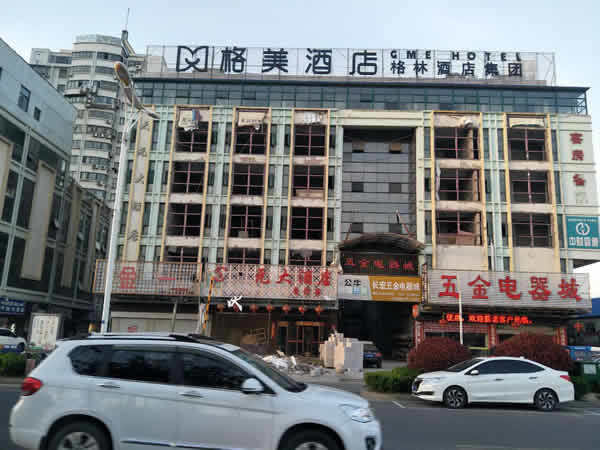 格美酒店樓頂招牌發光字制作安裝